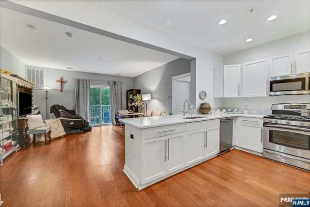 2107 Windsor Park Court 107, Englewood, NJ 07631