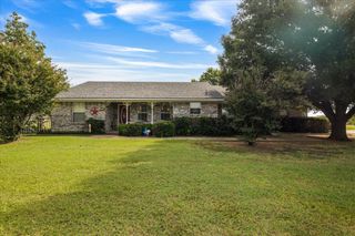 713 Arapaho Drive, Tioga, TX 76271