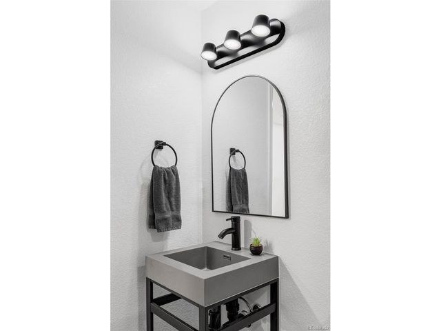 1129 S Kittredge St, Aurora, CO 80017