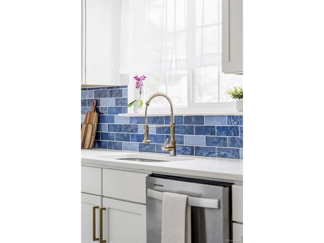 1129 S Kittredge St, Aurora, CO 80017