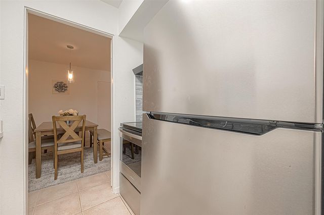 2201 Fountain View Drive 9, Houston, TX 77057