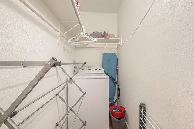 2201 Fountain View Drive 9, Houston, TX 77057