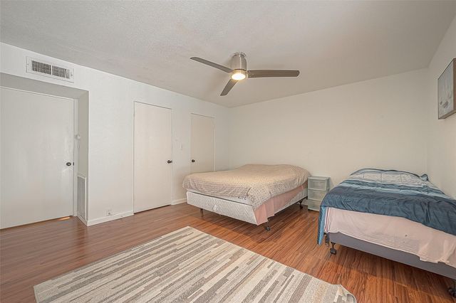 2201 Fountain View Drive 9, Houston, TX 77057