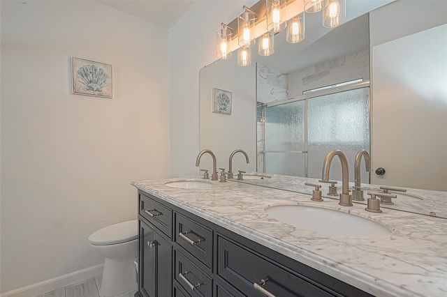 2201 Fountain View Drive 9, Houston, TX 77057