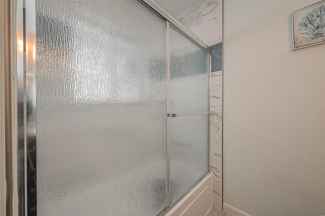 2201 Fountain View Drive 9, Houston, TX 77057