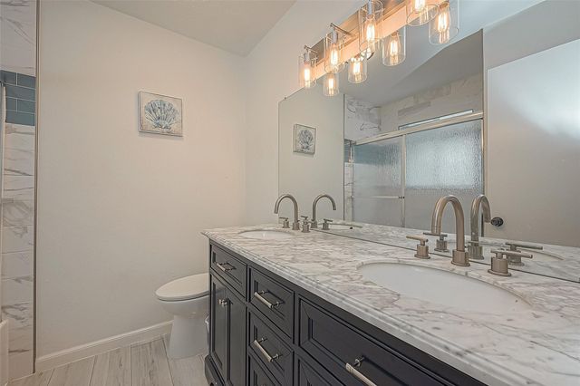 2201 Fountain View Drive 9, Houston, TX 77057