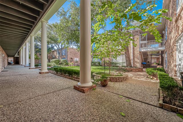 2201 Fountain View Drive 9, Houston, TX 77057