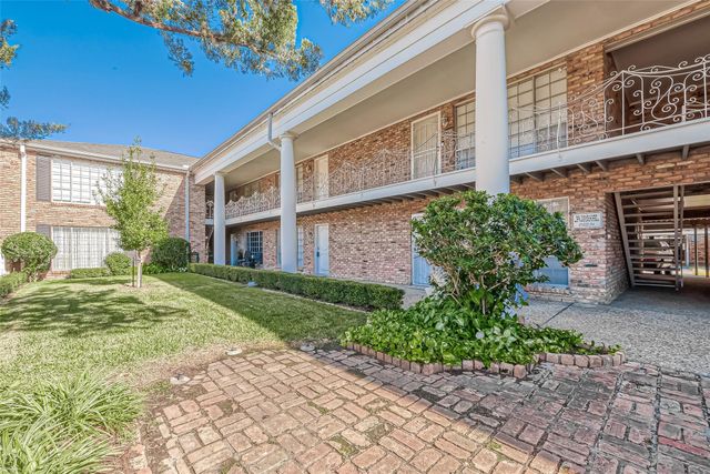 2201 Fountain View Drive 9, Houston, TX 77057