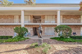 2201 Fountain View Drive 9, Houston, TX 77057
