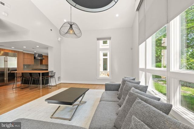 3100 N MONROE ST, Arlington, VA 22207