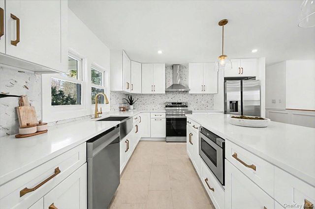 366 Overlook Road, Pleasant Valley, NY 12569