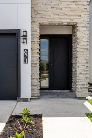 631 Rolling Oaks, Stafford, TX 77477