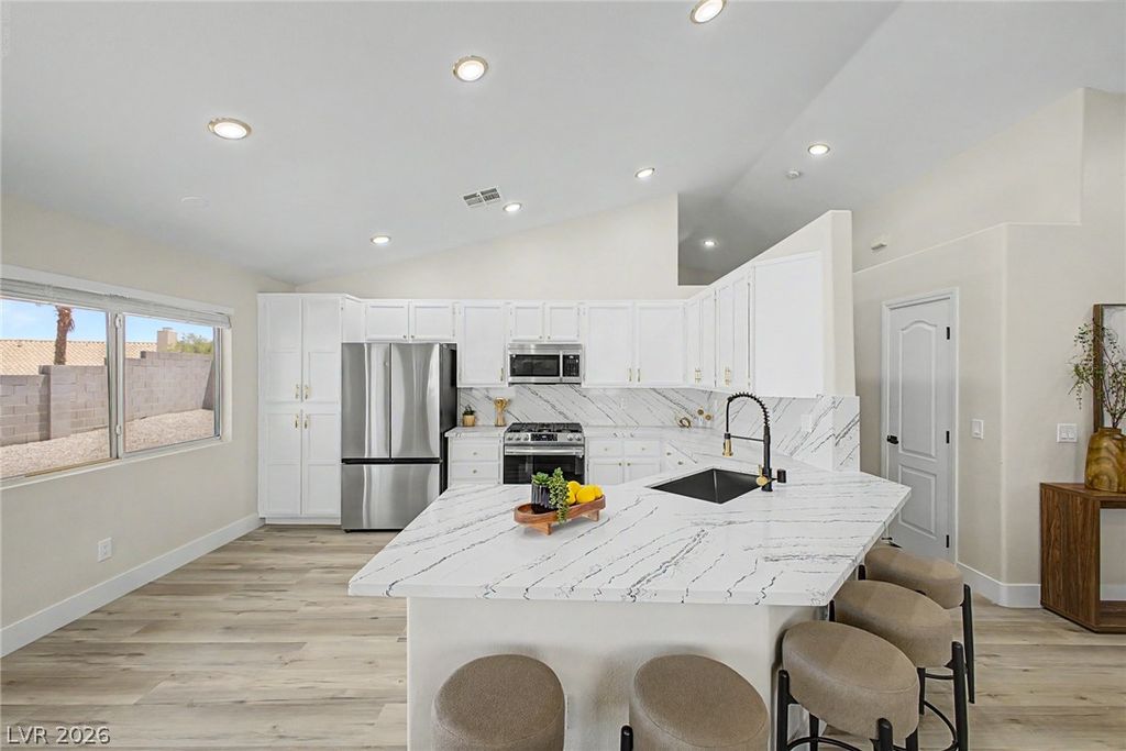 695 West Pacific Avenue, Henderson, NV 89002 — photo 2