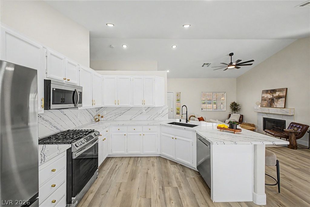 695 West Pacific Avenue, Henderson, NV 89002 — photo 3