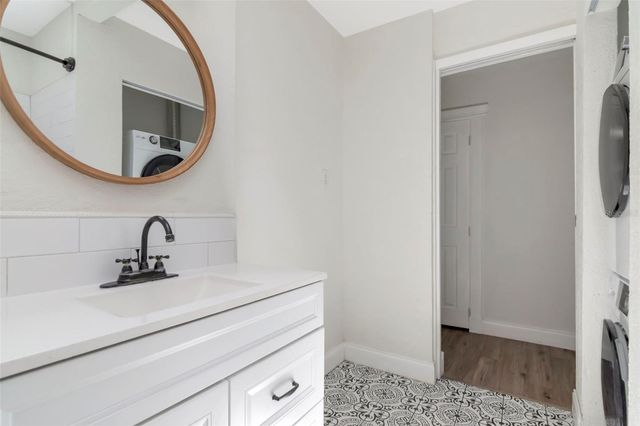 2101 E HOWELL STREET, Tampa, FL 33610
