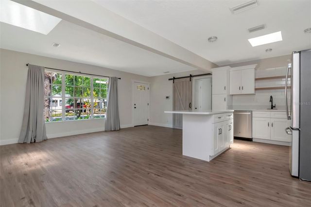 2101 E HOWELL STREET, Tampa, FL 33610