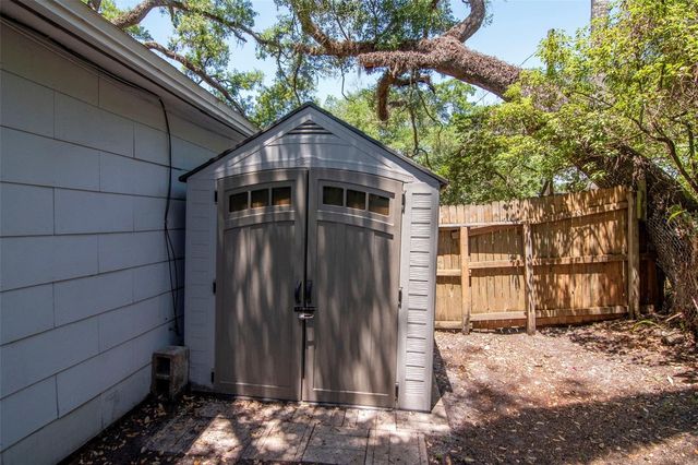 2101 E HOWELL STREET, Tampa, FL 33610