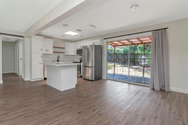 2101 E HOWELL STREET, Tampa, FL 33610