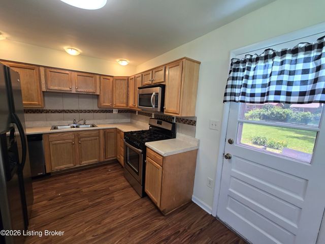 1714 Colony Ct, Louisville, KY 40216