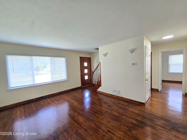 1714 Colony Ct, Louisville, KY 40216