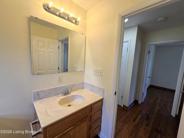 1714 Colony Ct, Louisville, KY 40216
