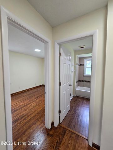 1714 Colony Ct, Louisville, KY 40216