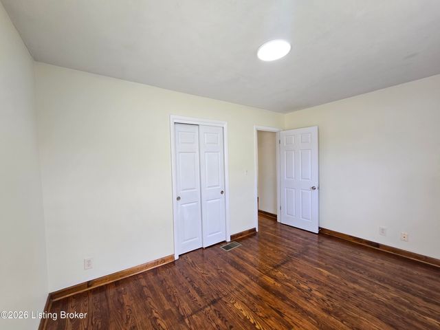 1714 Colony Ct, Louisville, KY 40216