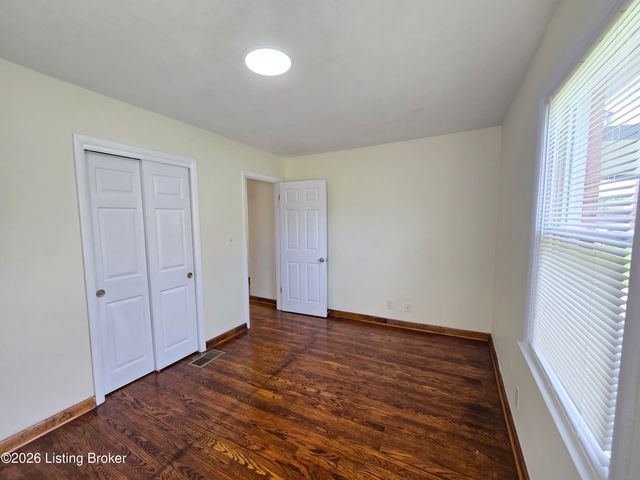 1714 Colony Ct, Louisville, KY 40216