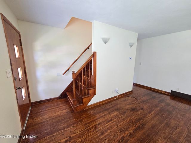 1714 Colony Ct, Louisville, KY 40216