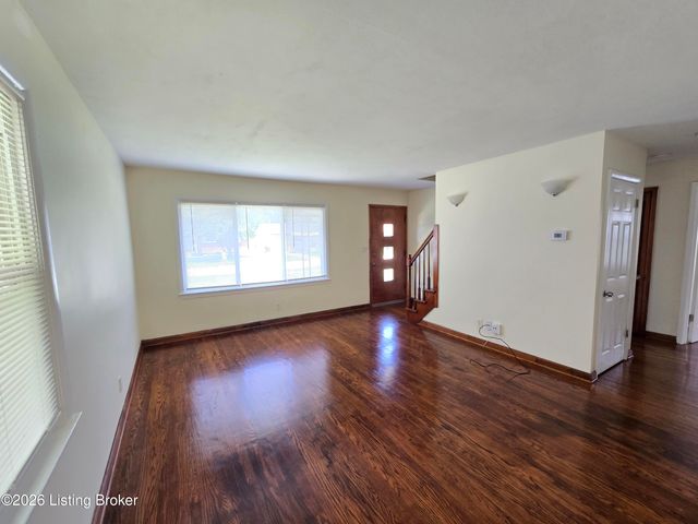 1714 Colony Ct, Louisville, KY 40216