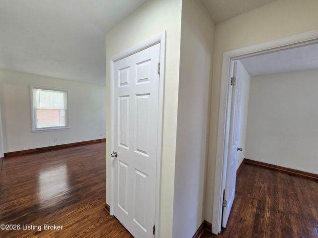 1714 Colony Ct, Louisville, KY 40216