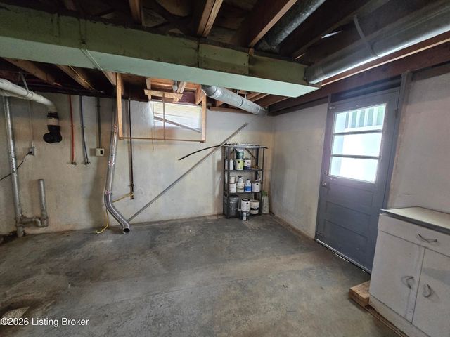 1714 Colony Ct, Louisville, KY 40216