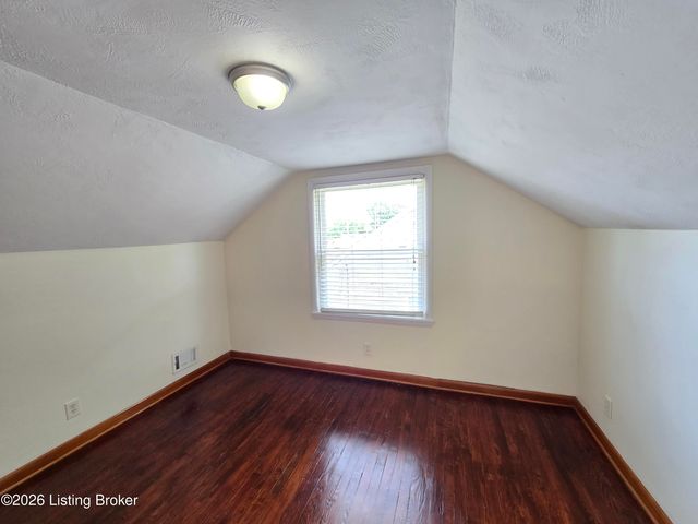 1714 Colony Ct, Louisville, KY 40216