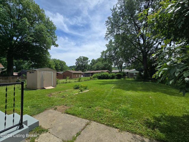 1714 Colony Ct, Louisville, KY 40216