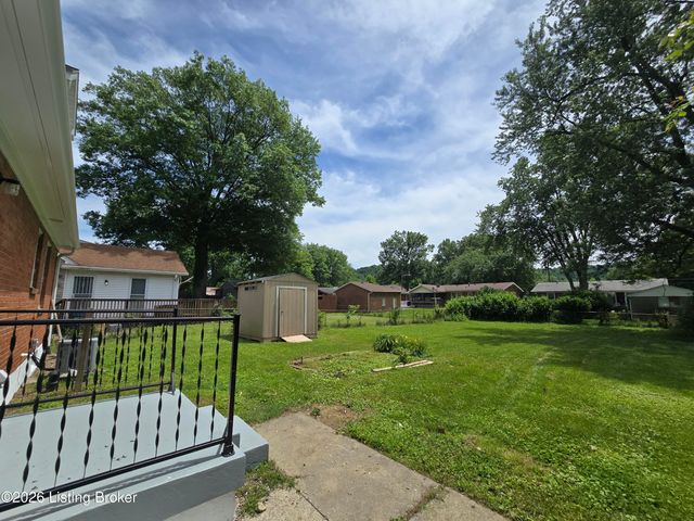 1714 Colony Ct, Louisville, KY 40216