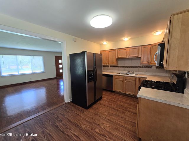 1714 Colony Ct, Louisville, KY 40216