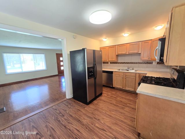 1714 Colony Ct, Louisville, KY 40216