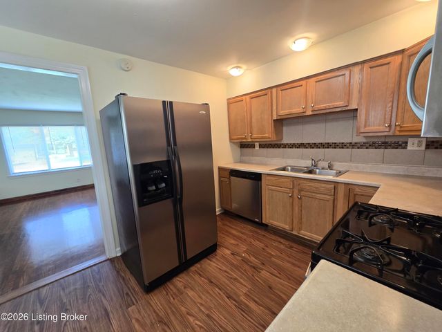 1714 Colony Ct, Louisville, KY 40216