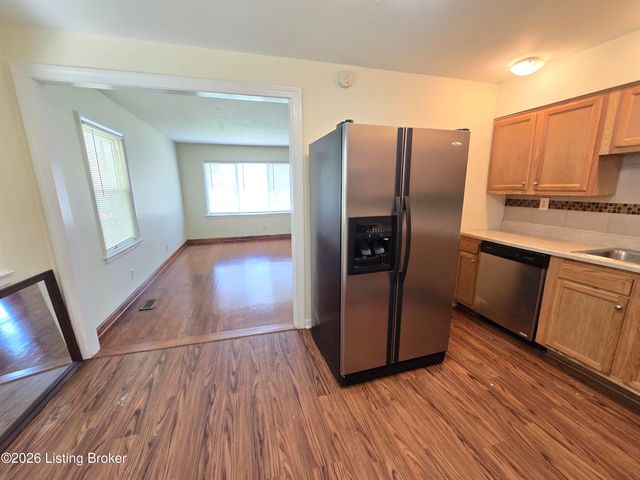 1714 Colony Ct, Louisville, KY 40216