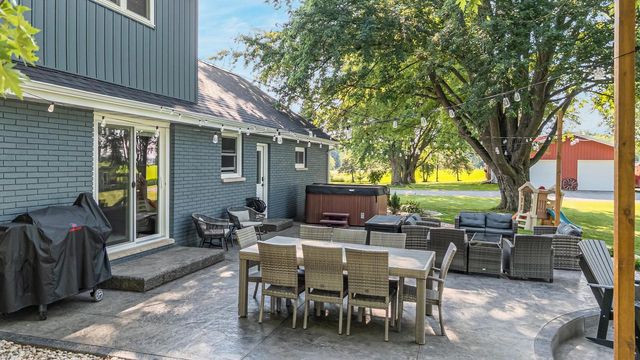 W1720 COUNTY RD UU, Kaukauna, WI 54130
