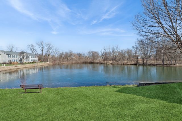 222 Bakers Drive W 222, Lakemoor, IL 60051