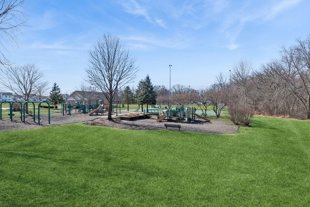 222 Bakers Drive W 222, Lakemoor, IL 60051