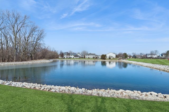 222 Bakers Drive W 222, Lakemoor, IL 60051