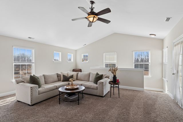 222 Bakers Drive W 222, Lakemoor, IL 60051