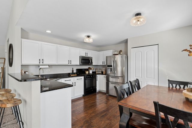 222 Bakers Drive W 222, Lakemoor, IL 60051