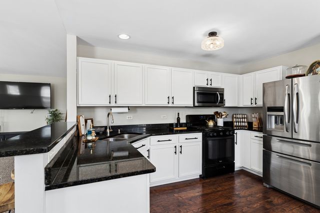 222 Bakers Drive W 222, Lakemoor, IL 60051