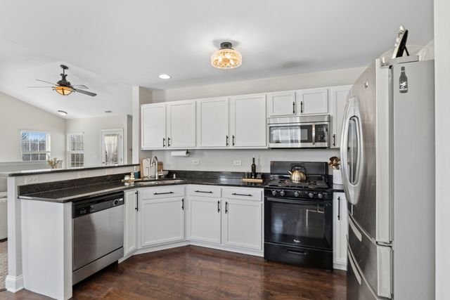 222 Bakers Drive W 222, Lakemoor, IL 60051
