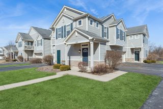 222 Bakers Drive W 222, Lakemoor, IL 60051