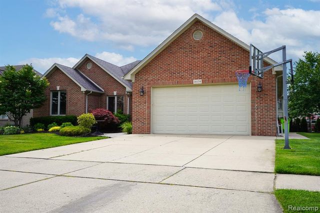 16154 White Water Drive, Macomb, MI 48042