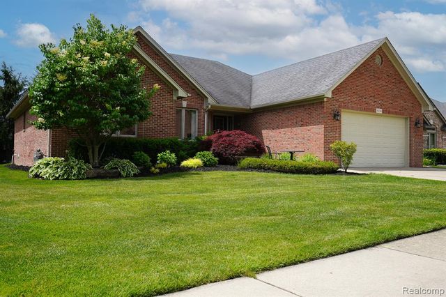 16154 White Water Drive, Macomb, MI 48042